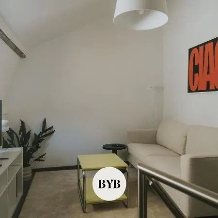 2 Bedrooms Triplex In Historic Heart Of *