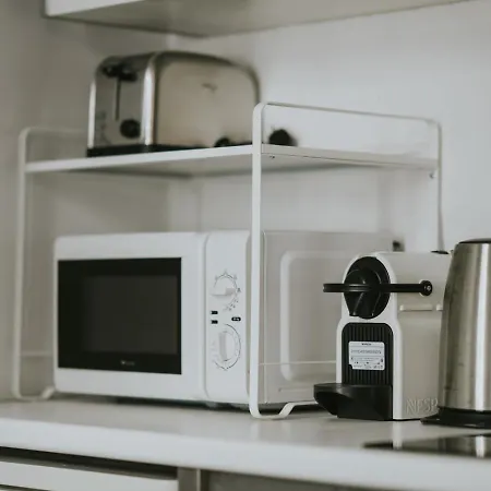 2 Bedrooms Triplex In Historic Heart Of 펜션