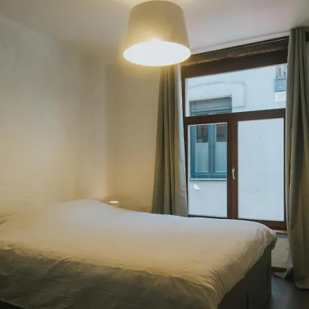 2 Bedrooms Triplex In Historic Heart Of 리에주