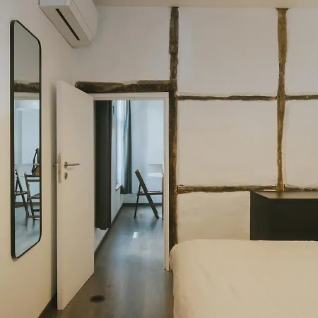 펜션 2 Bedrooms Triplex In Historic Heart Of *