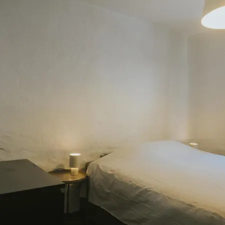 펜션 2 Bedrooms Triplex In Historic Heart Of *