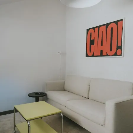 2 Bedrooms Triplex In Historic Heart Of 펜션 리에주