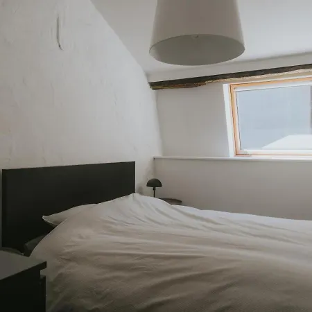 2 Bedrooms Triplex In Historic Heart Of 리에주