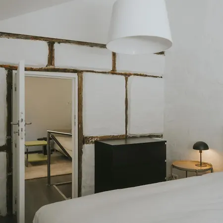 2 Bedrooms Triplex In Historic Heart Of 리에주