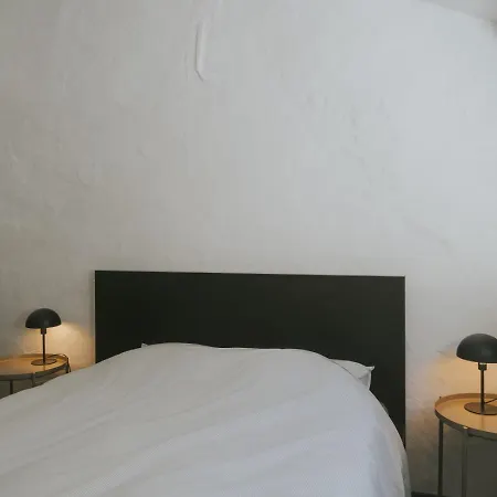 2 Bedrooms Triplex In Historic Heart Of