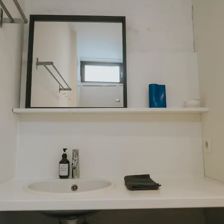 2 Bedrooms Triplex In Historic Heart Of 펜션 리에주