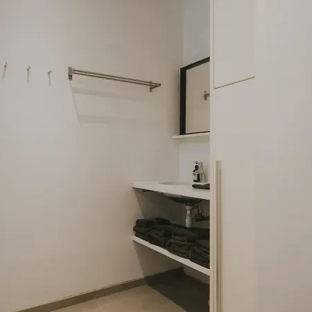 度假居 2 Bedrooms Triplex In Historic Heart Of