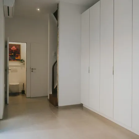 펜션 2 Bedrooms Triplex In Historic Heart Of *