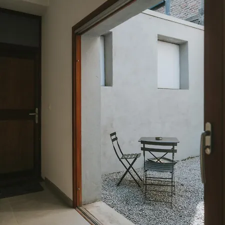 2 Bedrooms Triplex In Historic Heart Of