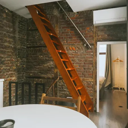 2 Bedrooms Triplex In Historic Heart Of 펜션