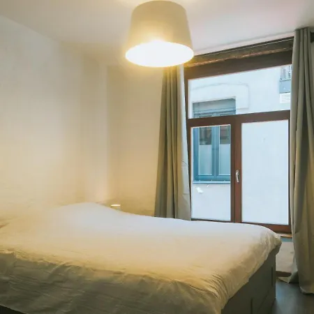 2 Bedrooms Triplex In Historic Heart Of *