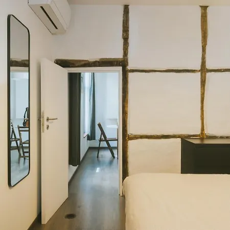 2 Bedrooms Triplex In Historic Heart Of 펜션 *