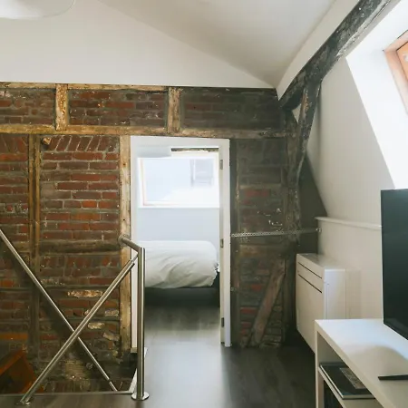 2 Bedrooms Triplex In Historic Heart Of