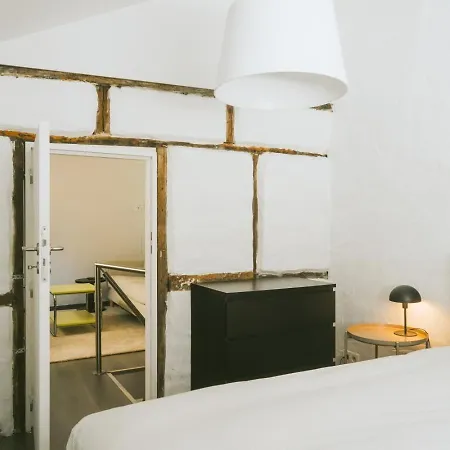 펜션 2 Bedrooms Triplex In Historic Heart Of *
