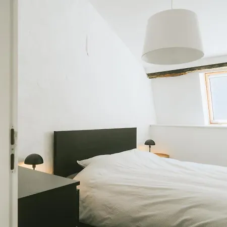 2 Bedrooms Triplex In Historic Heart Of 펜션 *