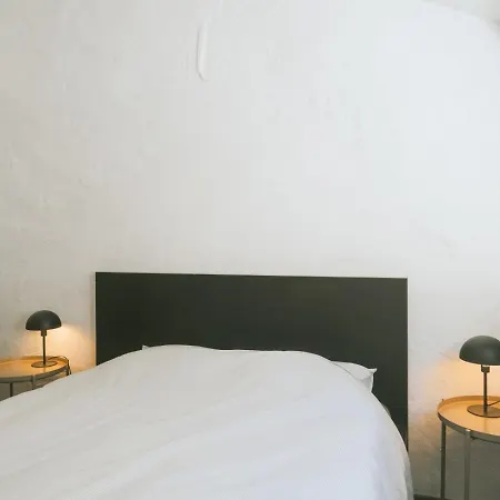 2 Bedrooms Triplex In Historic Heart Of 펜션 *
