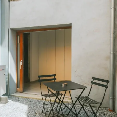 2 Bedrooms Triplex In Historic Heart Of 펜션 리에주
